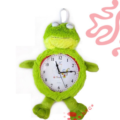緑のぬいぐるみのカエルの時計のおもちゃ